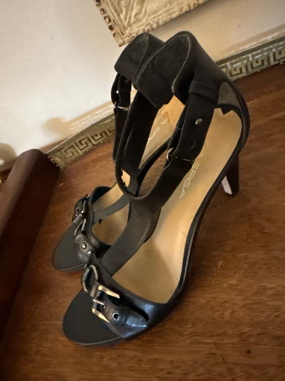 Via Spiga Black Leather T-Strap Heeled Sandals with Buckle Detail - Picture 6 of 11